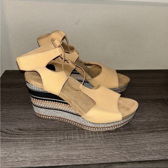 Lucky Brand Yejida Tan Leather Woven Strappy Platform Wedge Sandals Size 10 - Picture 2 of 10